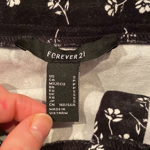 Forever 21 Women’s Small Cotton Black Floral Button Up Mini Skirt - Picture 4 of 5